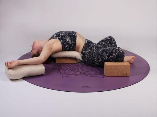 Blog - Podpůrný polštář pro jógu a meditaci