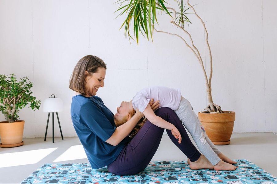 Recenze knihy Hravá jóga – Jóga pro dobré ráno i s